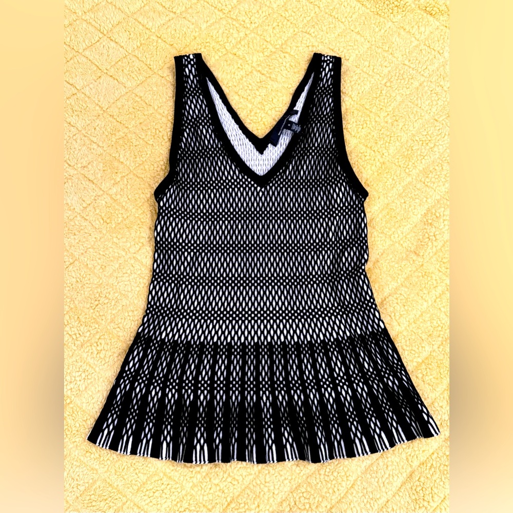 White House Black Market Stitch Black + White Sweater Tank | Size Small